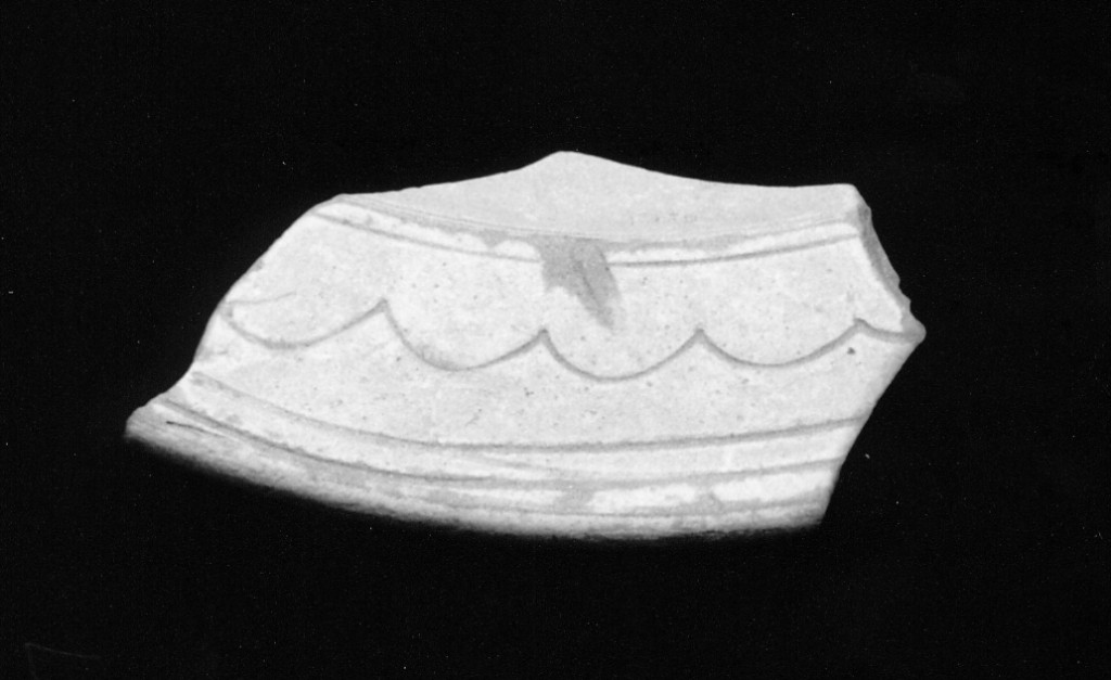 Motivo decorativo (tesa di scodella, frammento) - manifattura abruzzese (fine/inizio secc. XV/ XVI)