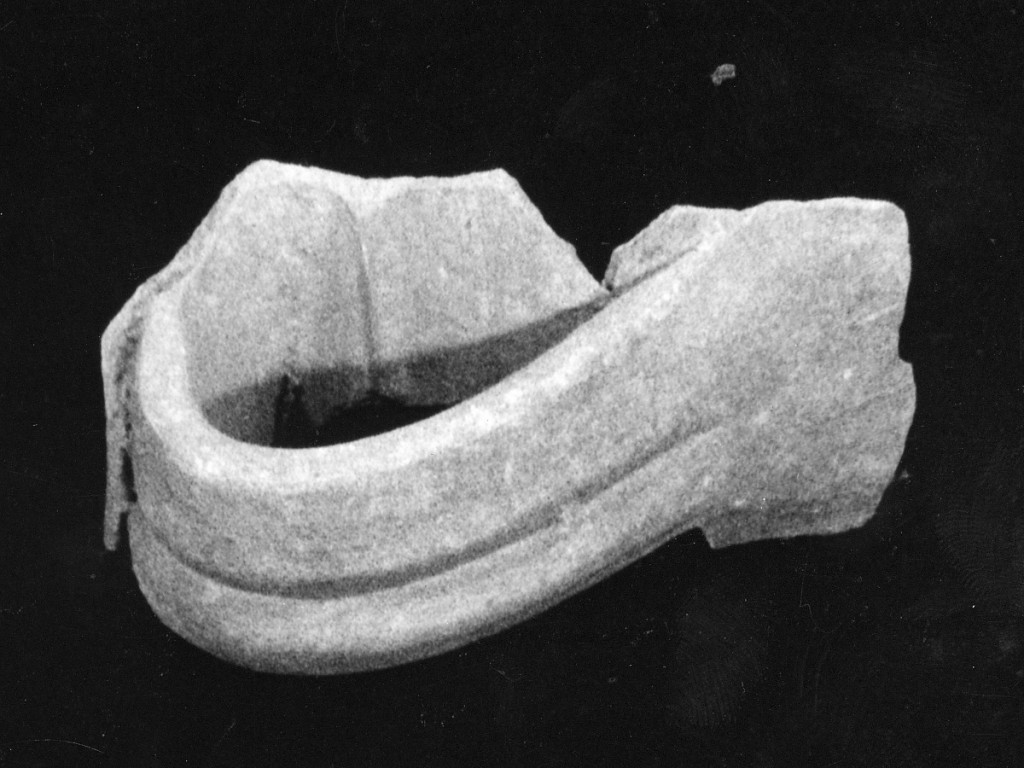 ansa di boccale, frammento - manifattura abruzzese (fine/inizio secc. XVII/ XVIII)