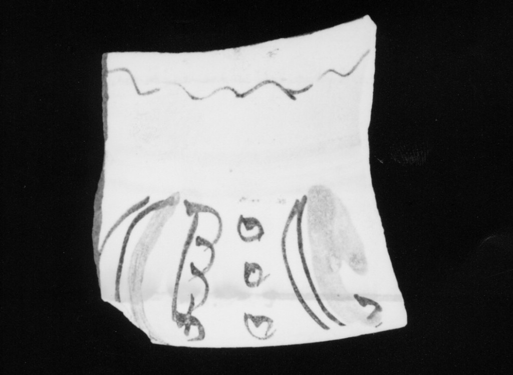 Motivo decorativo (tesa di piatto, frammento) - manifattura abruzzese (fine/inizio secc. XVII/ XVIII)