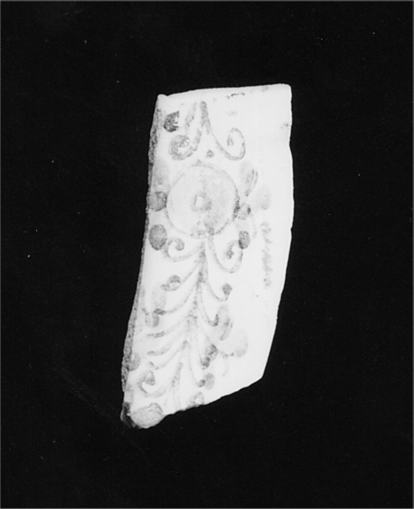 Motivo decorativo (tesa di piatto, frammento) - manifattura abruzzese (fine/inizio secc. XVI/ XVII)