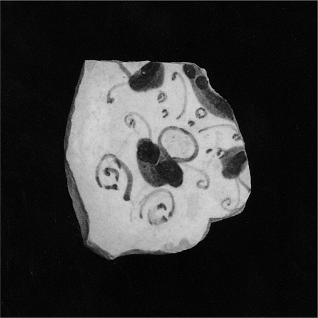 Motivo decorativo floreale (fondo di ciotola, frammento) - manifattura abruzzese (fine/inizio secc. XVI/ XVII)