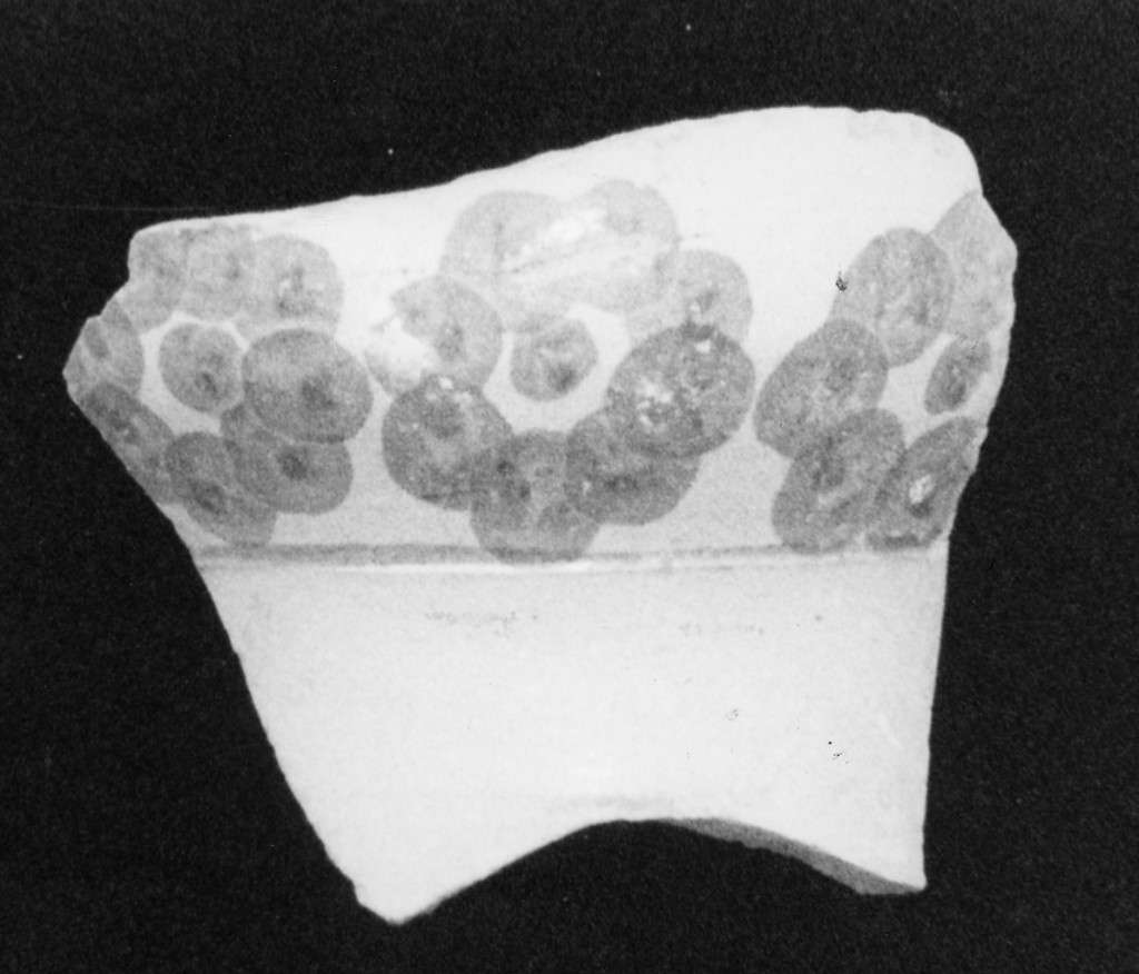 Motivo decorativo floreale (pancia di brocca, frammento) - manifattura abruzzese (fine/inizio secc. XIX/ XX)