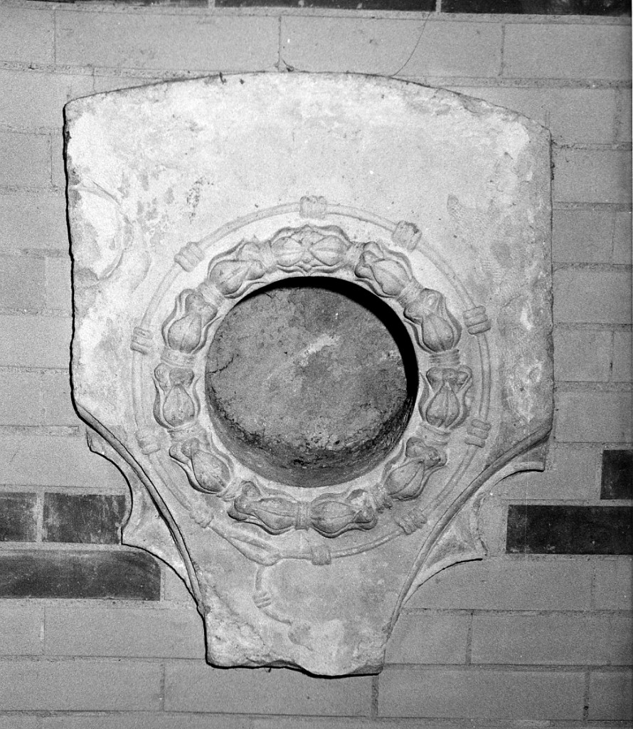 Motivi decorativi a ghirlanda floreale e a cordone francescano (rilievo) - ambito Italia centrale (sec. XVI)