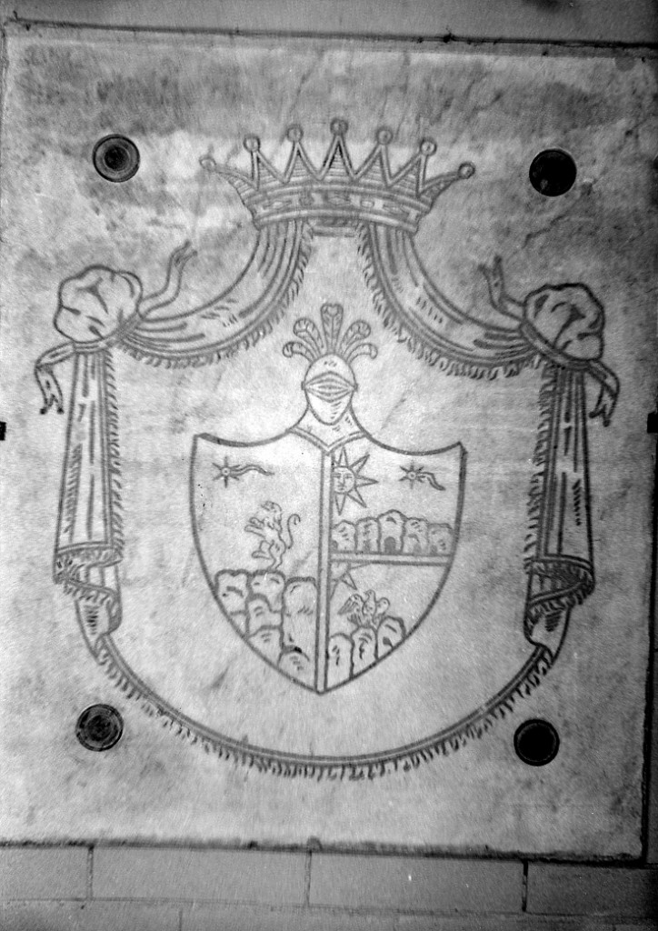 Corona, stemma, finto tendaggio (lastra) - ambito abruzzese (secc. XVIII/ XIX)