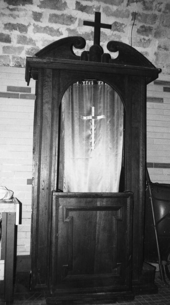 confessionale, serie - ambito abruzzese (sec. XVIII)