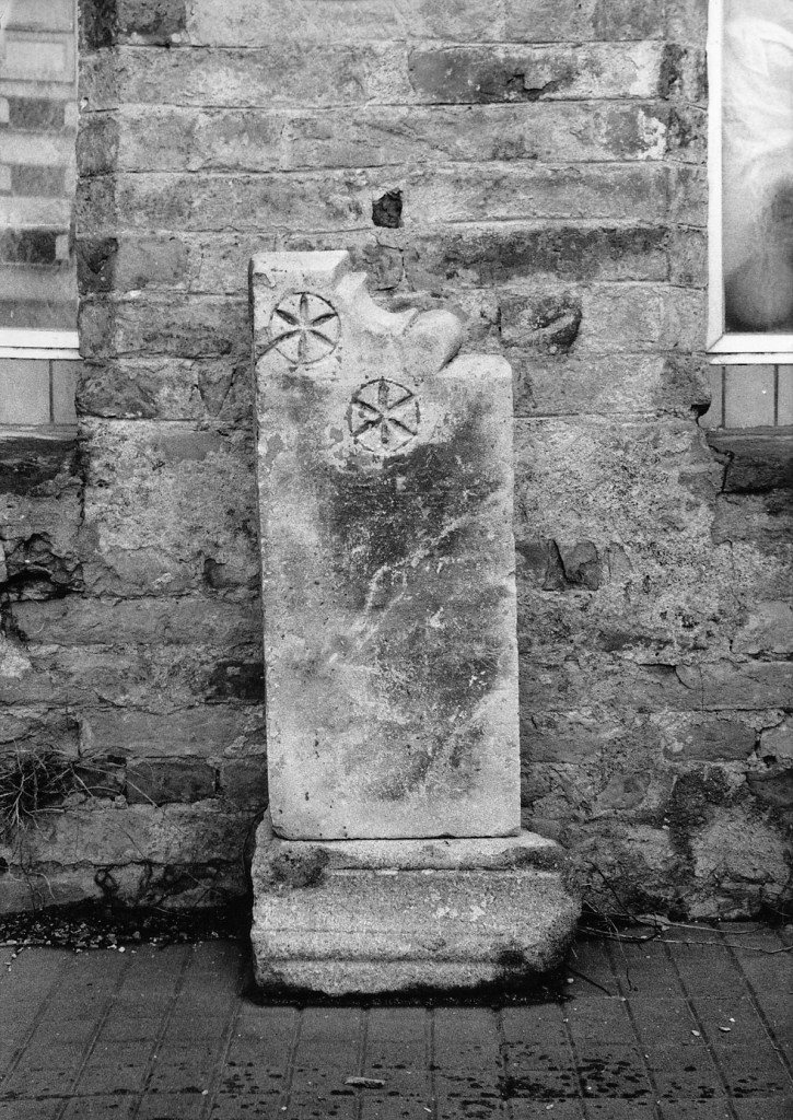 Motivo decorativo a stelle inscritte in un cerchio (decorazione plastica, frammento) - ambito abruzzese (sec. XV)