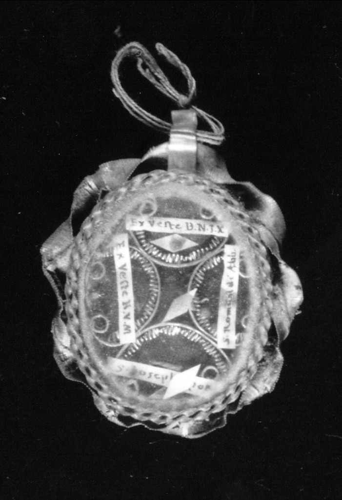 Motivi decorativi a tortiglione (reliquiario a capsula - a pendente) - produzione Italia centro-meridionale (sec. XVIII)