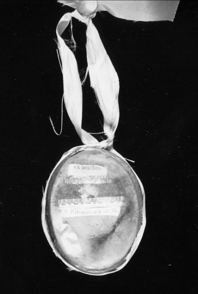 reliquiario a capsula - a pendente - produzione campana (sec. XIX)