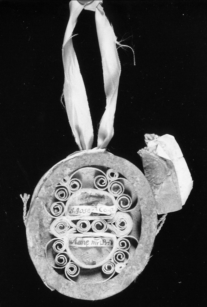 Motivi decorativi a volute (reliquiario a capsula - a pendente) - produzione Italia centro-meridionale (sec. XVIII)