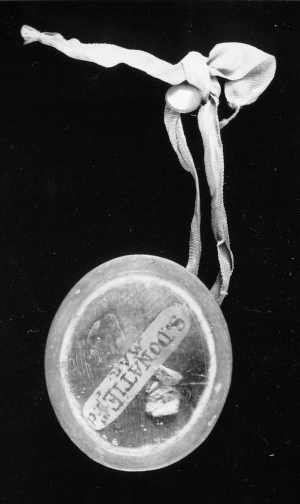 reliquiario a capsula - a pendente - produzione Italia centro-meridionale (sec. XVIII)