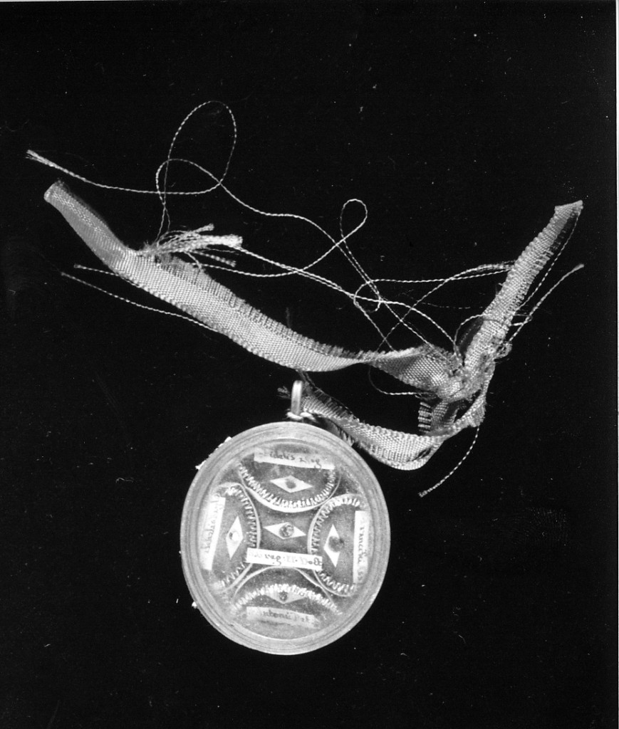 reliquiario a capsula - a pendente - produzione Italia centro-meridionale (sec. XVIII)