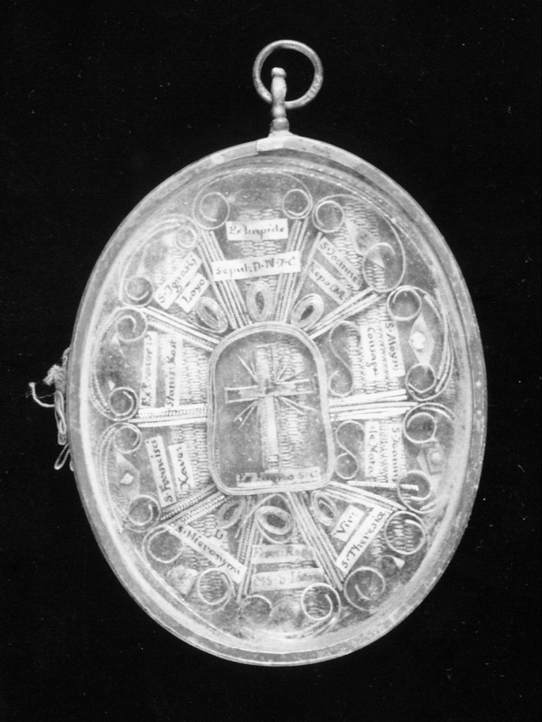 Croce latina, motivi decorativi (reliquiario a capsula - a pendente) - produzione Italia centro-meridionale (sec. XVIII)