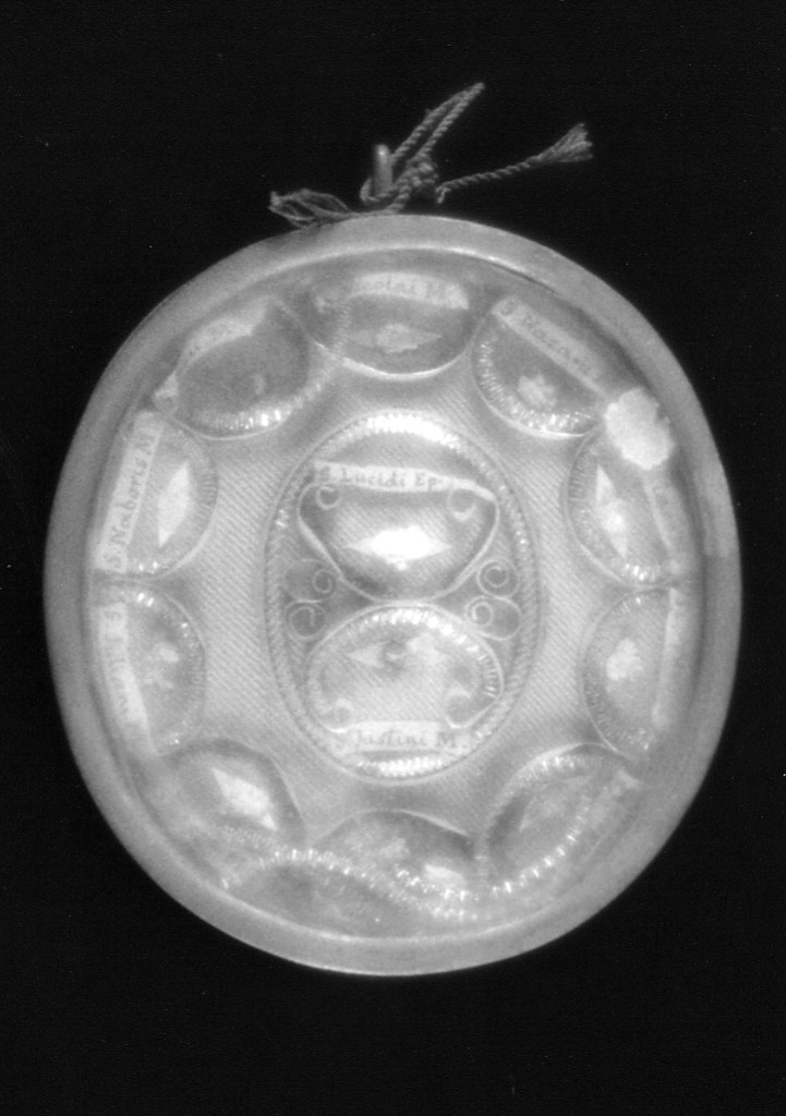 reliquiario a capsula - a pendente - produzione Italia centro-meridionale (sec. XIX)