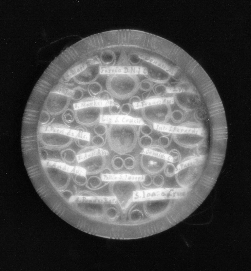 Motivi decorativi a volute (reliquiario a capsula - a pendente) - ambito Italia centro-meridionale (sec. XIX)