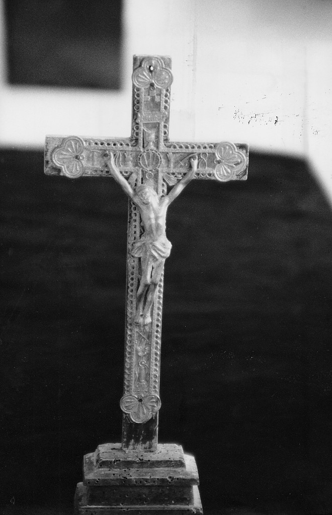 Cristo Crocifisso, simboli e strumenti della Passione, motivi decorativi (croce d'altare) - produzione abruzzese (sec. XIX)