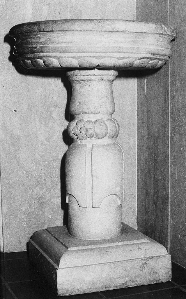 acquasantiera - a fusto - produzione abruzzese (seconda metà sec. XVIII)