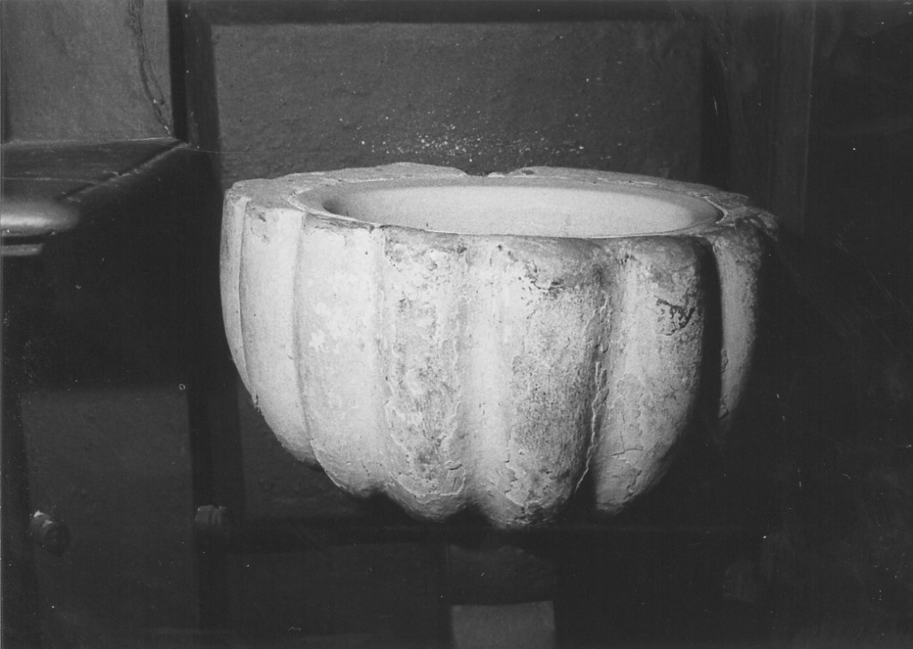 acquasantiera da parete - ambito abruzzese (fine sec. XVII)