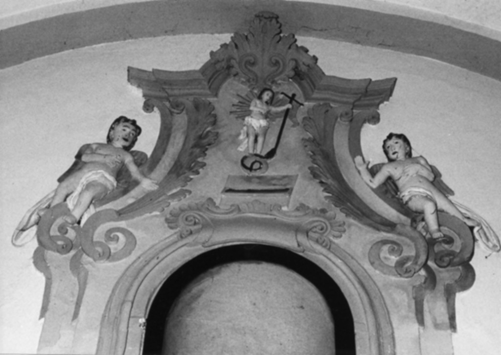 Cristo risorto, angeli, motivi decorativi vegetali (decorazione plastica) - ambito abruzzese (fine/inizio secc. XVIII/ XIX)