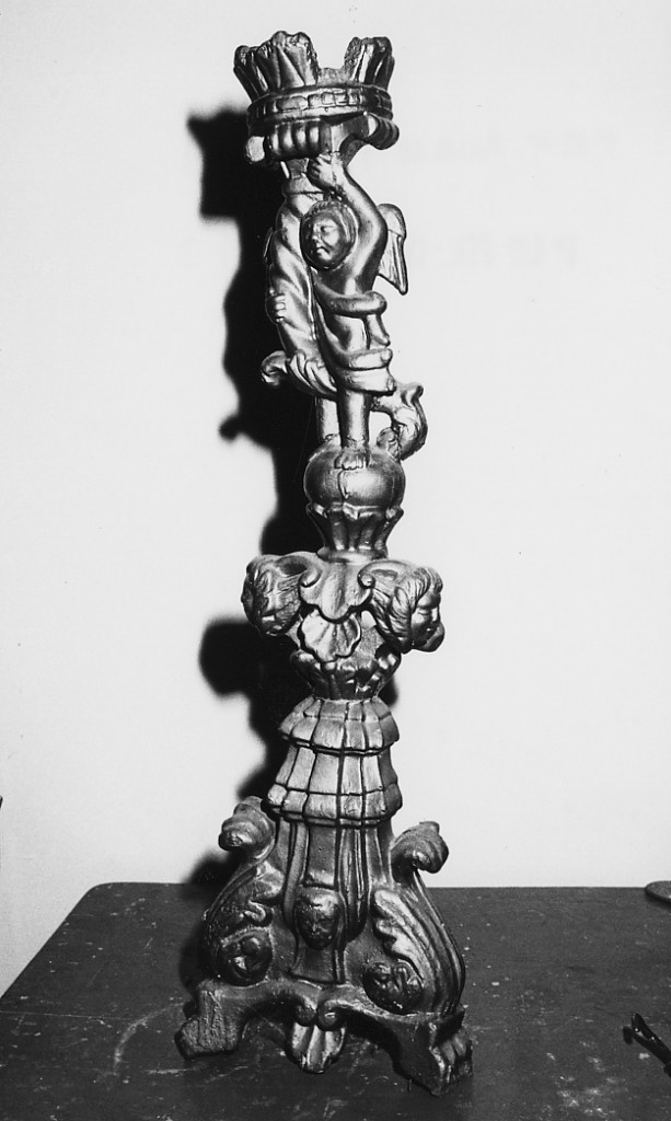 Angelo reggitorcia, cherubini, motivi decorativi vegetali (candeliere da parete, serie) - produzione abruzzese (sec. XIX)