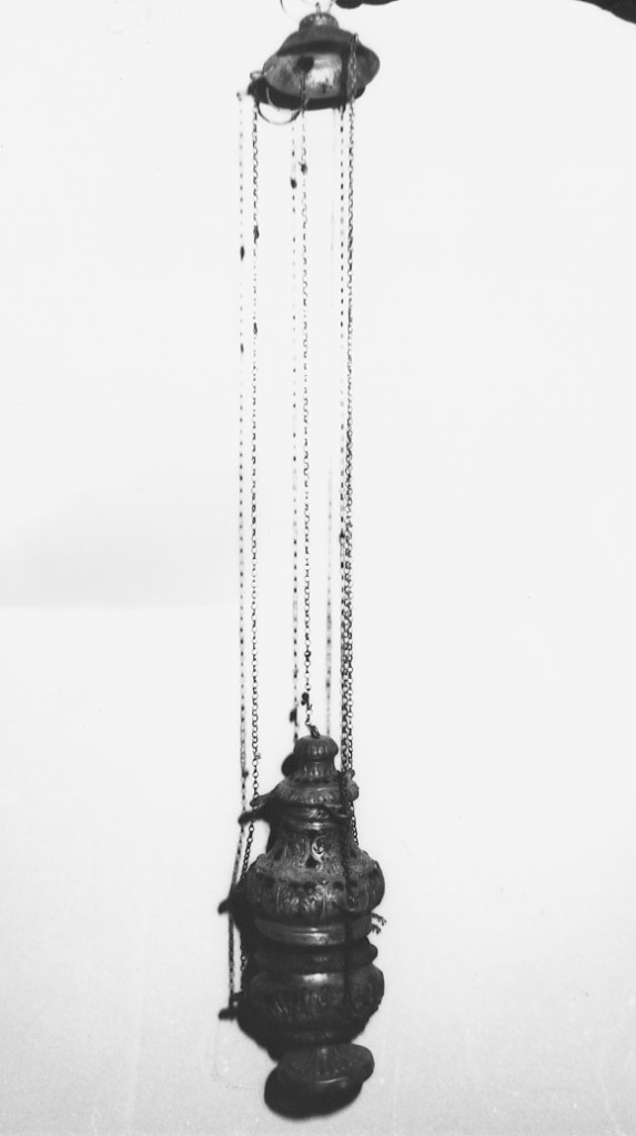 Motivi decorativi vegetali e geometrici stilizzati (turibolo - a vaso fiammeggiante) - ambito abruzzese (sec. XVIII)