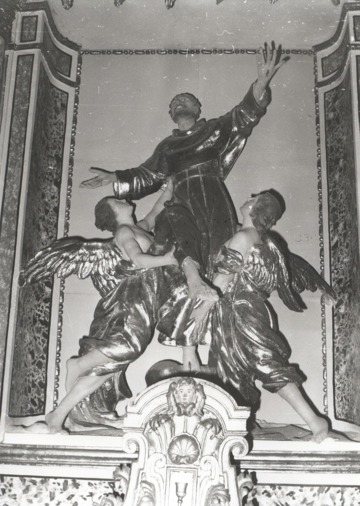 San Francesco d'Assisi sostenuto da due angeli dopo aver ricevuto le stimmate (gruppo scultoreo) - ambito Italia centrale (sec. XVIII)