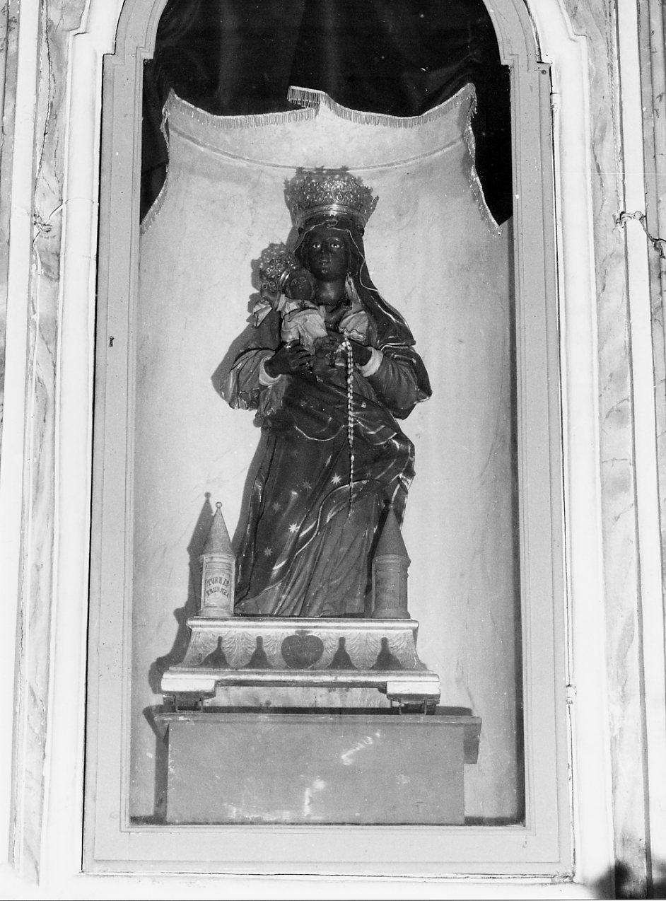 Madonna di Loreto, Madonna con Bambino (statua, opera isolata) - ambito Italia centrale (sec. XVIII)