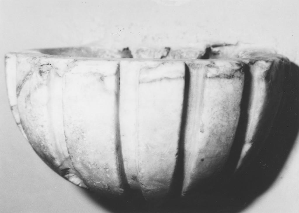 Motivo decorativo a conchiglia (acquasantiera - da parete) - ambito abruzzese (sec. XVIII)