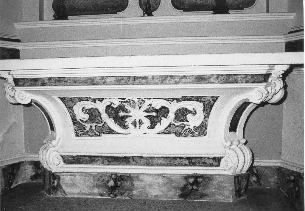 Motivi decorativi vegetali, a volute, a finto marmo (altare - a blocco) - ambito Italia centrale (sec. XVIII)