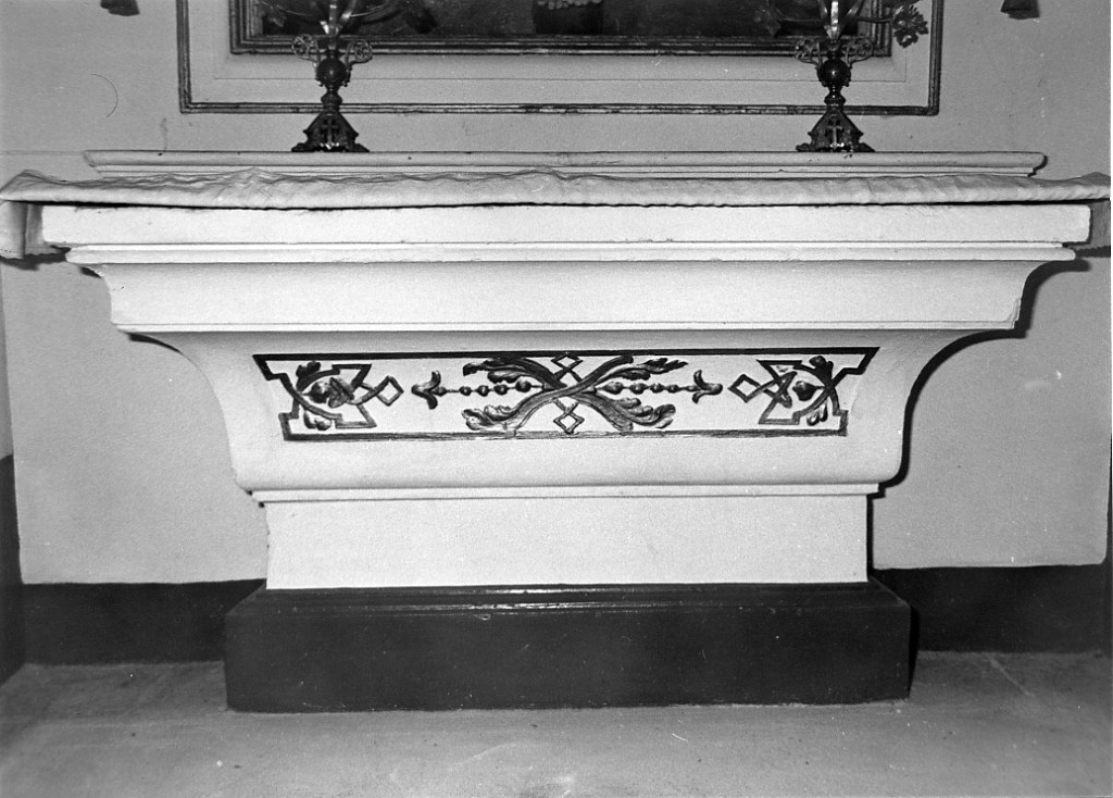 Motivi decorativi vegetali, a candelabra, a perle (altare - a blocco) - ambito Italia centrale (sec. XVIII)