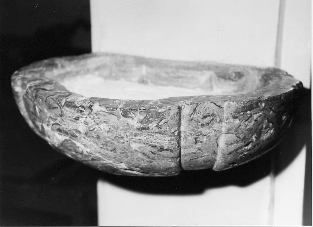 Conchiglia (acquasantiera da parete) - ambito abruzzese (sec. XVIII)