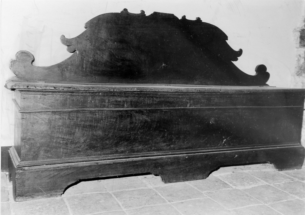 Motivo decorativo a volute (cassapanca) - ambito abruzzese (sec. XVIII)