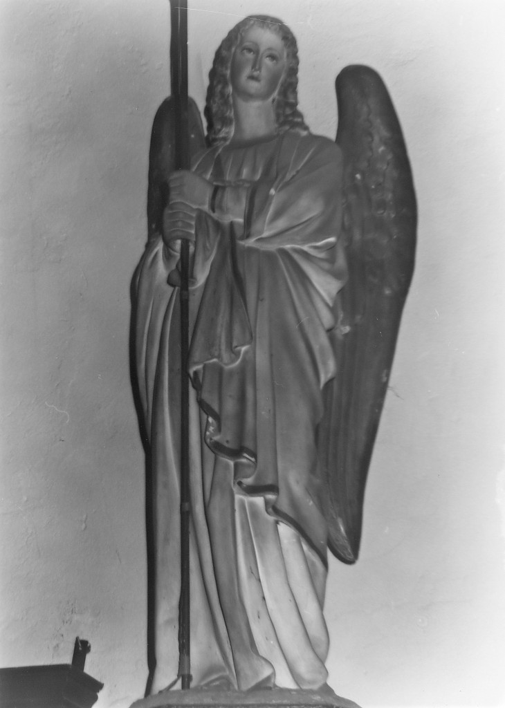 Angelo reggicandelabro (statua, serie) - produzione abruzzese (inizio sec. XX)