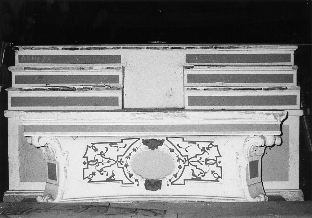Motivo decorativo vegetale (altare maggiore) di Piazzoli Carlo (attribuito) (prima metà sec. XVIII)