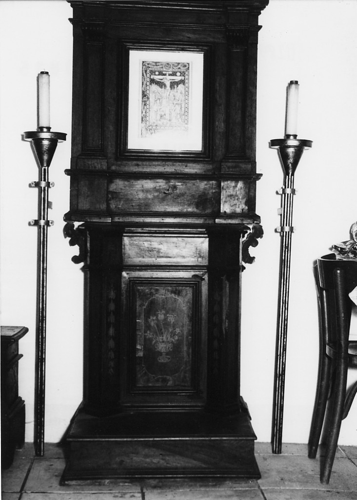 Festoni, vaso con fiori (inginocchiatoio) - ambito abruzzese (fine/inizio secc. XVII/ XVIII)