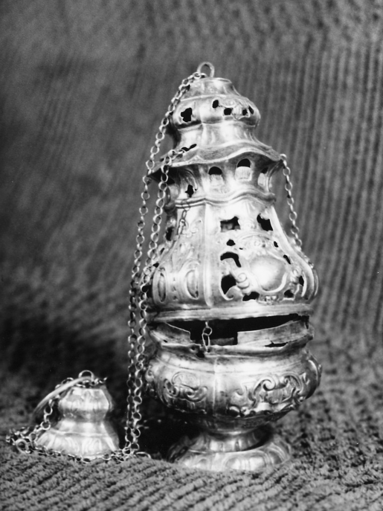 Cornici, fiori a calice, foglie lanceolate e d'acanto (turibolo) - produzione napoletana (sec. XVIII)