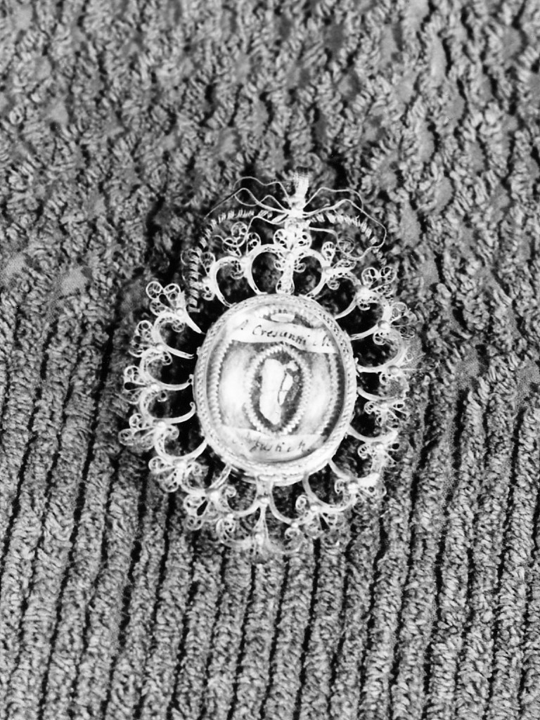 reliquiario a capsula - a pendente - ambito Italia centrale (sec. XVIII)