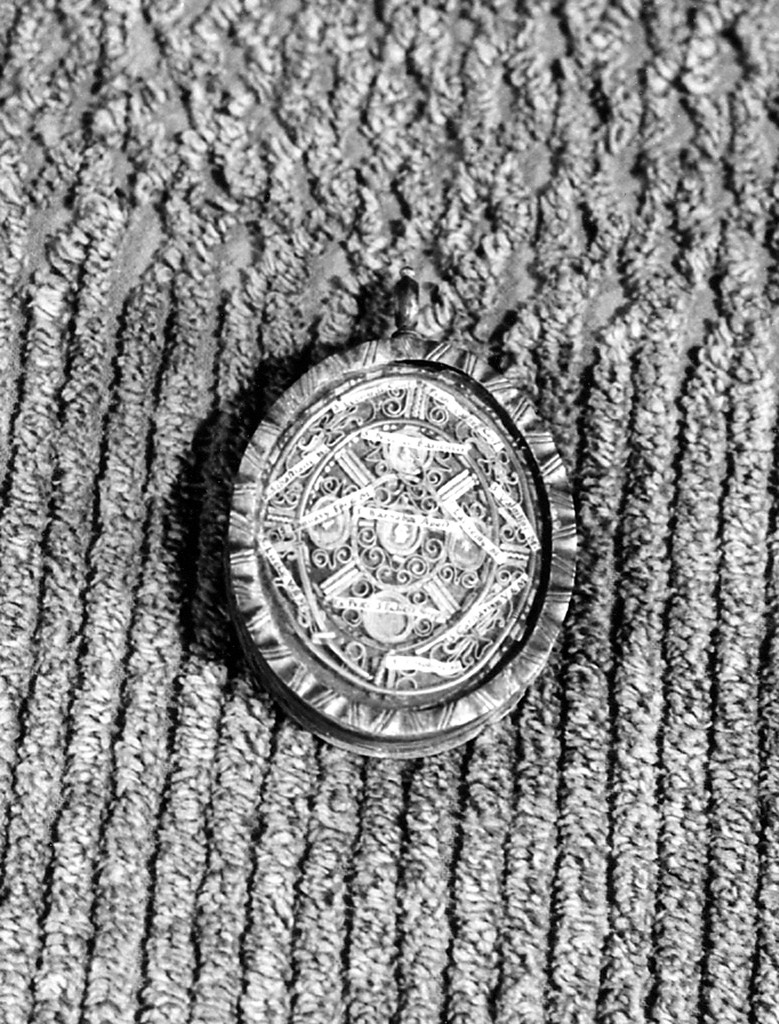 reliquiario a capsula - a pendente - ambito Italia centrale (prima metà sec. XIX)