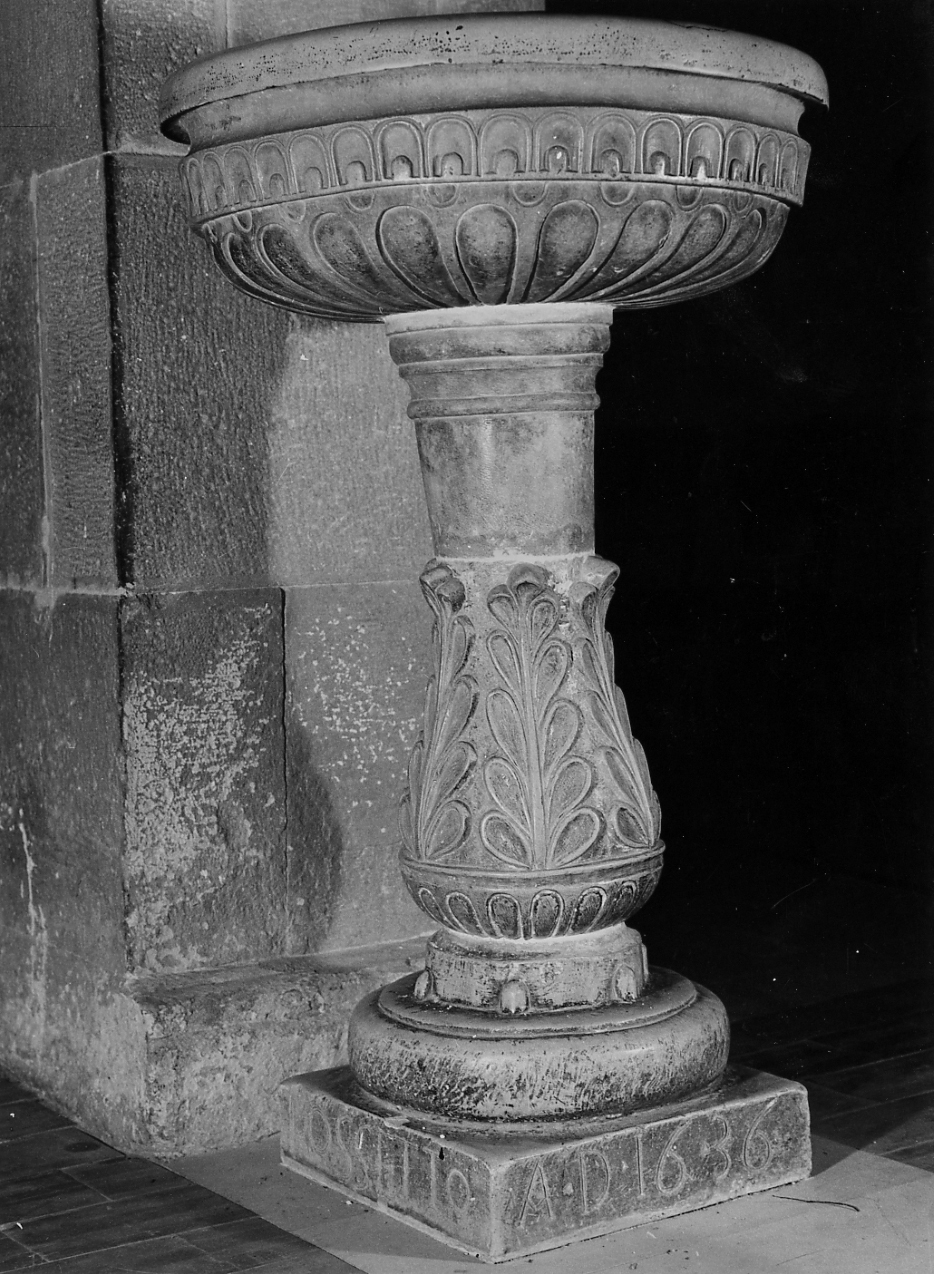 acquasantiera - a fusto di Possetto Mastrantonio (attribuito) (sec. XVII)