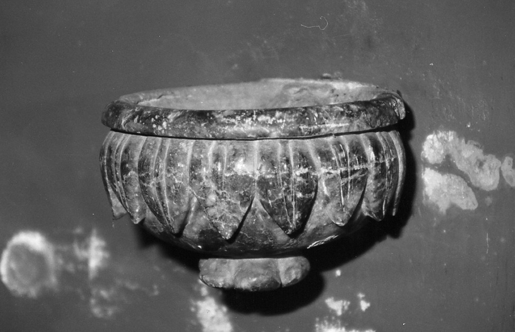 acquasantiera da parete - ambito Italia centrale (sec. XVII)