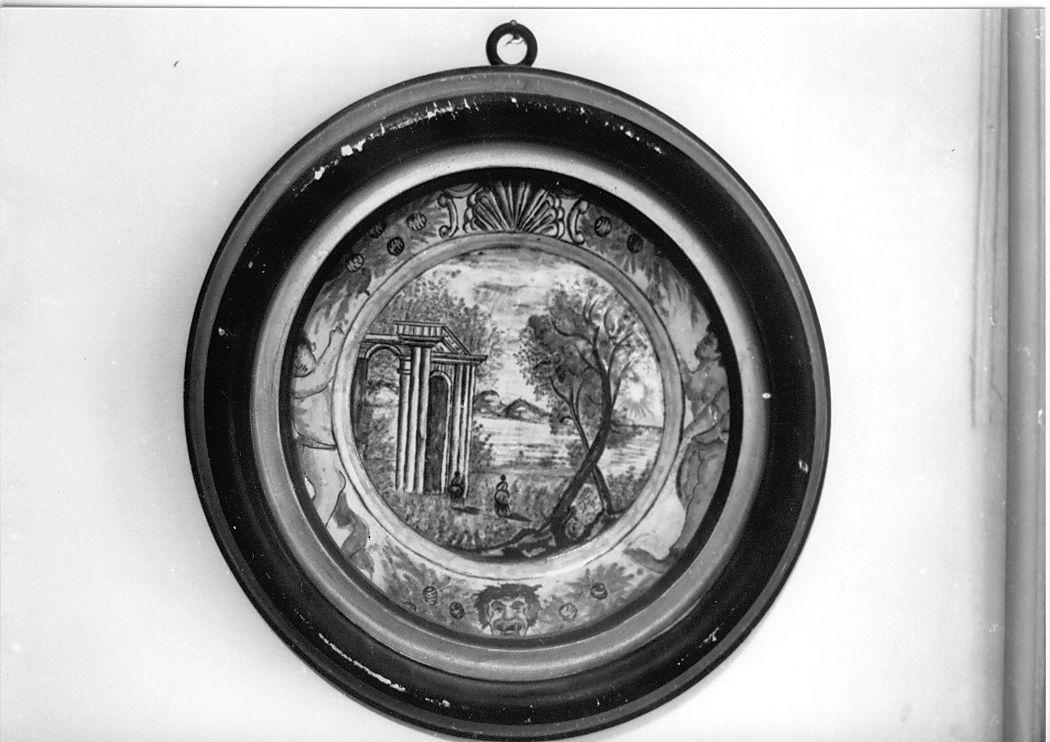 paesaggio con rovine (piatto) - manifattura Italia centrale (metà sec. XIX)