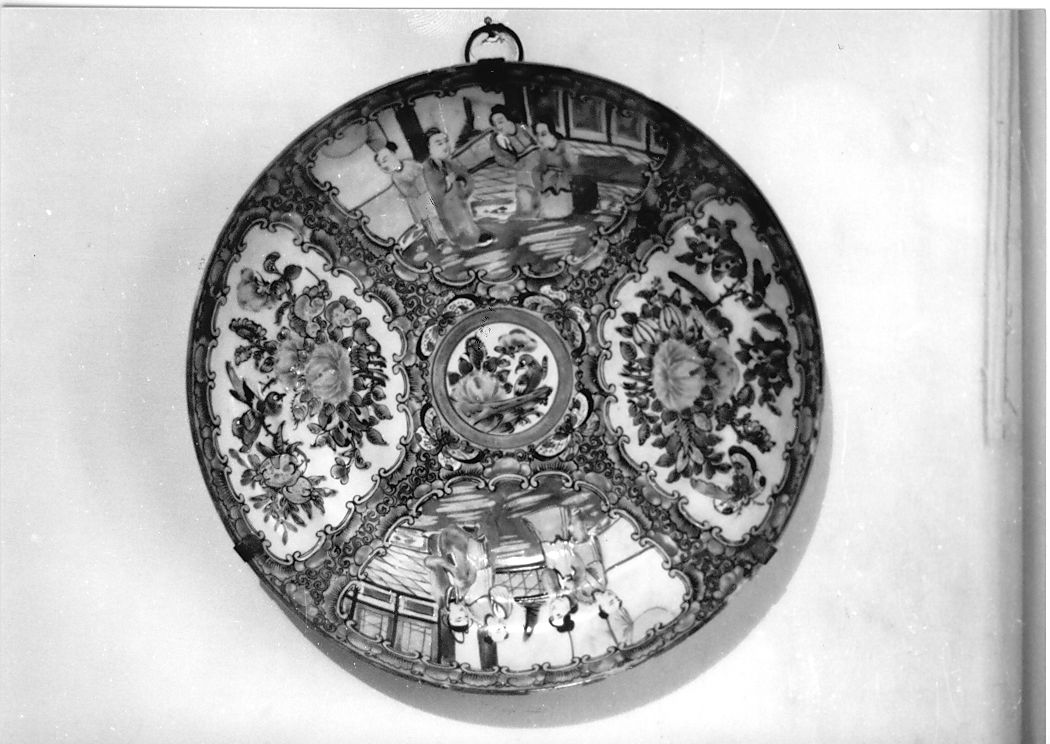 a quartieri con fiori e personaggi cinesi (piatto) - manifattura cinese (metà sec. XIX)