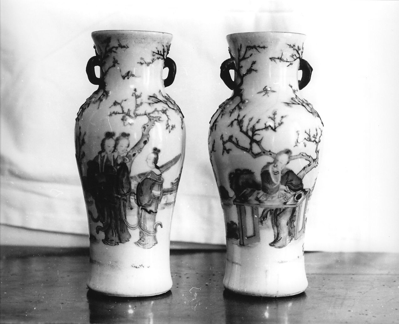 scene di vita quotidiana (vaso, coppia) - manifattura cinese (metà sec. XIX)