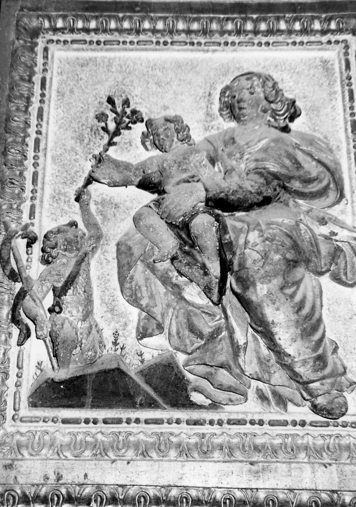 Madonna con Bambino e San Giovannino (rilievo) di Perada D (attribuito) (sec. XVII)