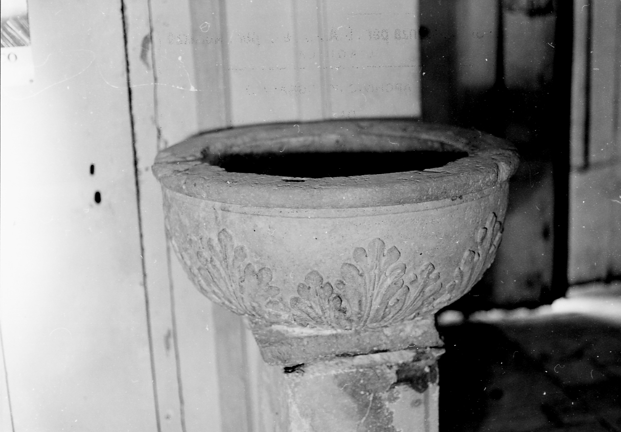 acquasantiera, opera isolata - bottega abruzzese (fine/inizio secc. XVII/ XVIII)