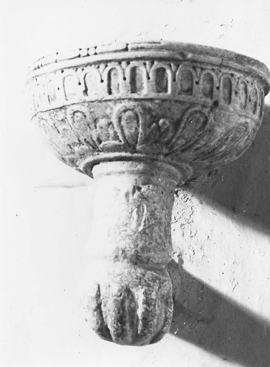 acquasantiera - ambito Italia centrale (sec. XVI)