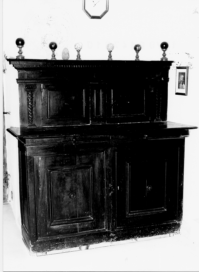 mobile da sacrestia con alzata - ambito Italia centrale (sec. XVII)