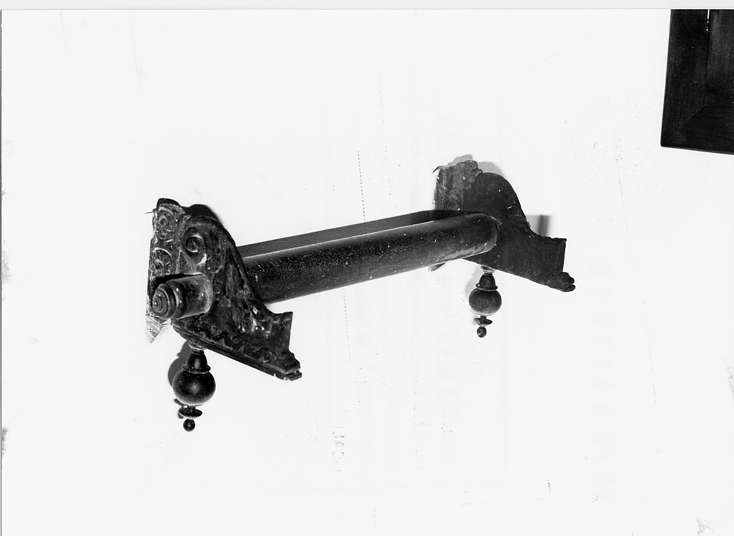 attaccapanni - da parete - ambito Italia centrale (sec. XVII)