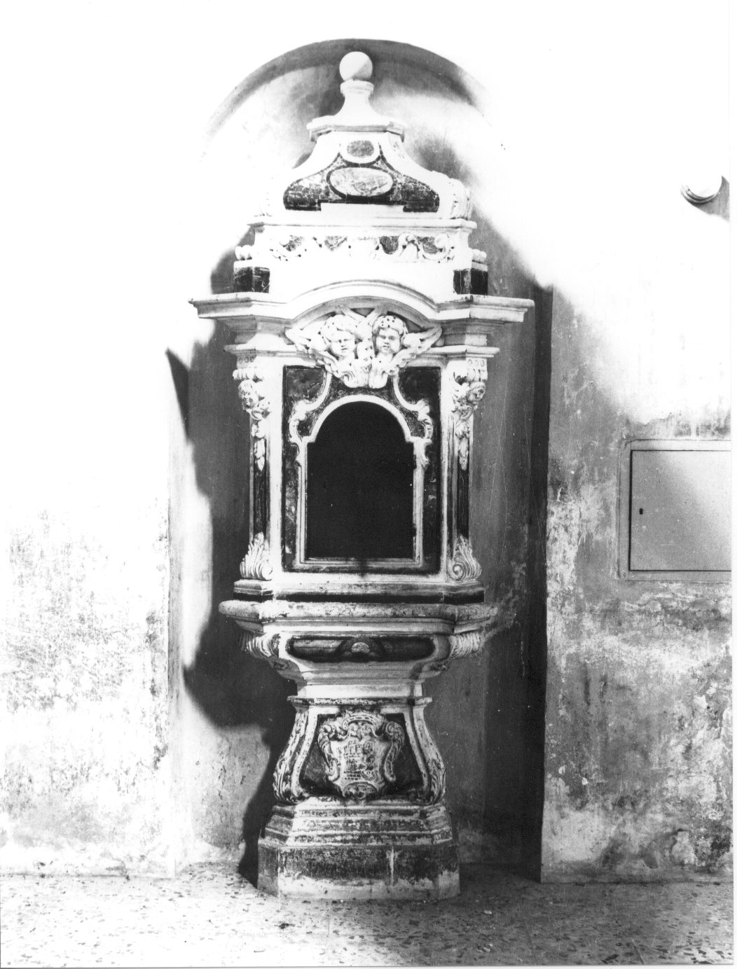 fonte battesimale - ambito Italia centrale (sec. XVII)