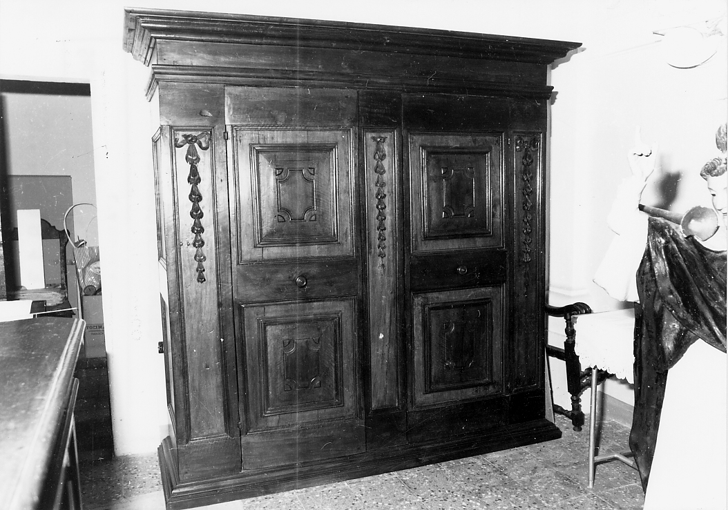 armadio da sacrestia - ambito Italia centrale (sec. XIX)