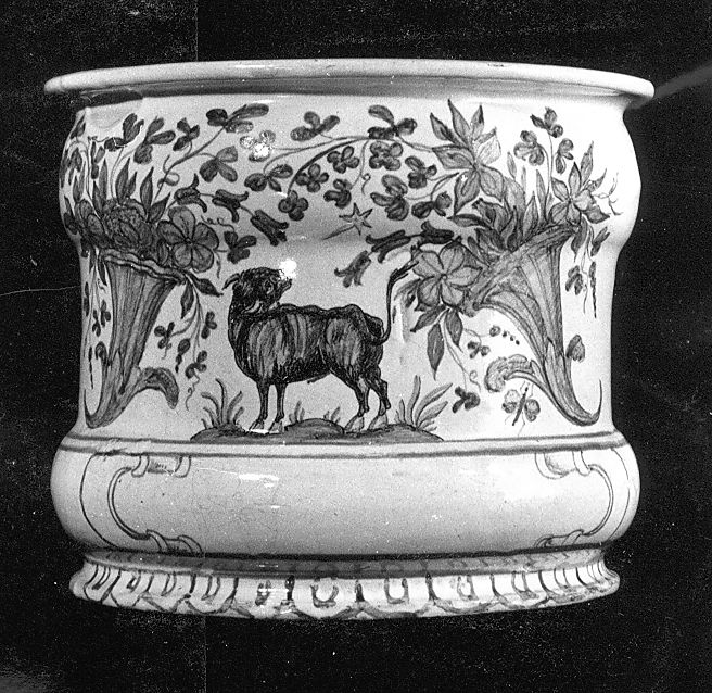 motivi decorativi floreali, toro (vaso) - manifattura Italia centrale (fine/inizio secc. XVII/ XVIII)